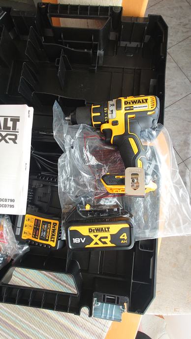 Dewalt Akomulatorska Busilica Odvijac Dcd M V Lithium Ion X Ah