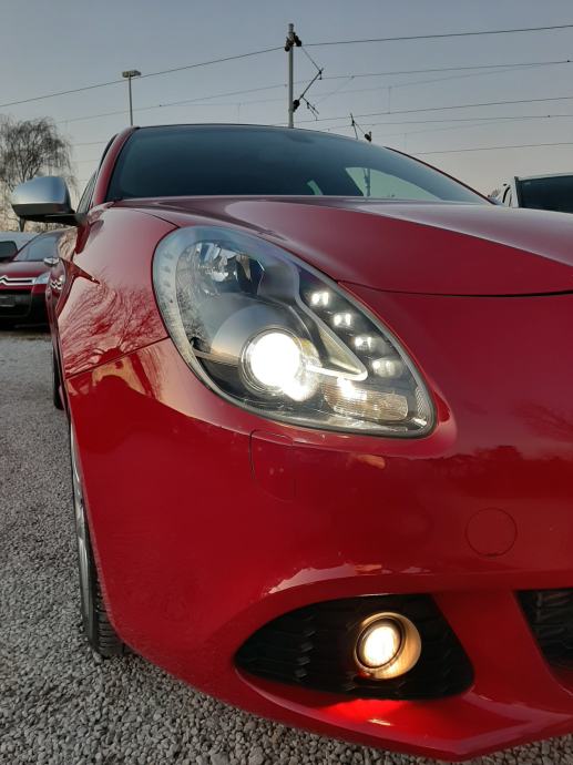 Alfa Romeo Giulietta 2 0 JTD m D N A Sportiva BI XENON ALU 17 KOŽA