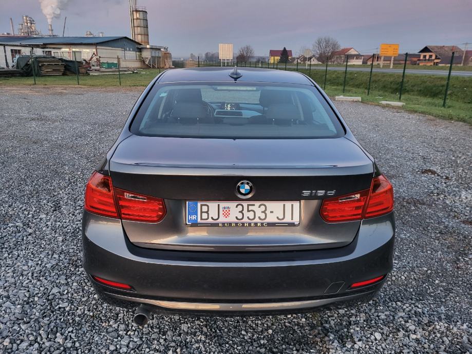 BMW Serija 3 316d F 30 Model 2013 REG 1 GOD NAPRAVLJEN VELIKI SERVIS