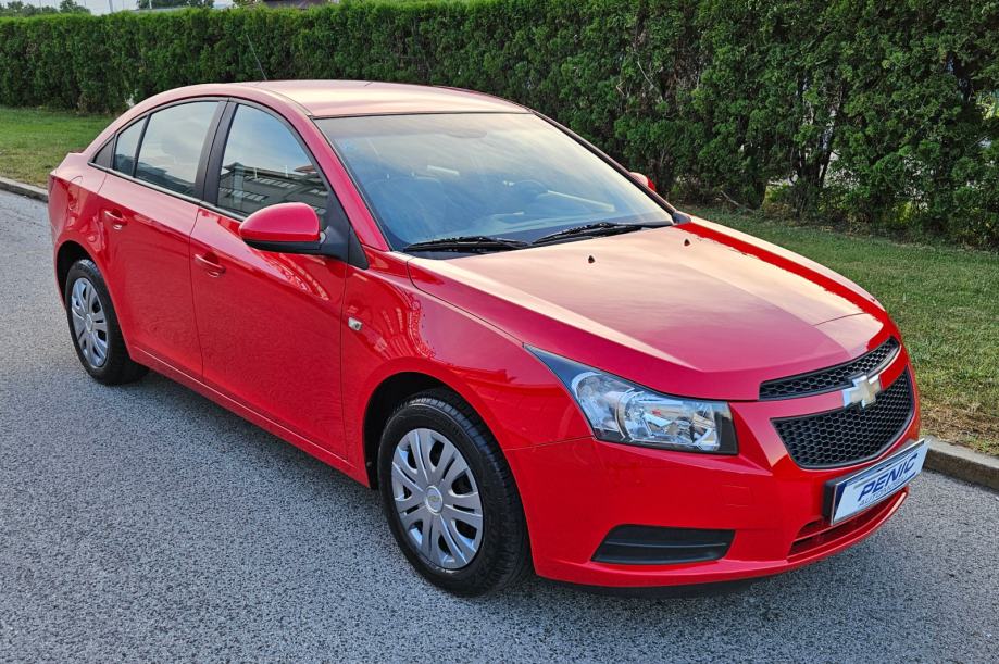 Chevrolet Cruze Km Vlasnik Novo Novo God