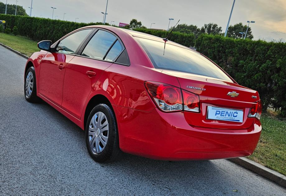 Chevrolet Cruze Km Vlasnik Novo Novo God