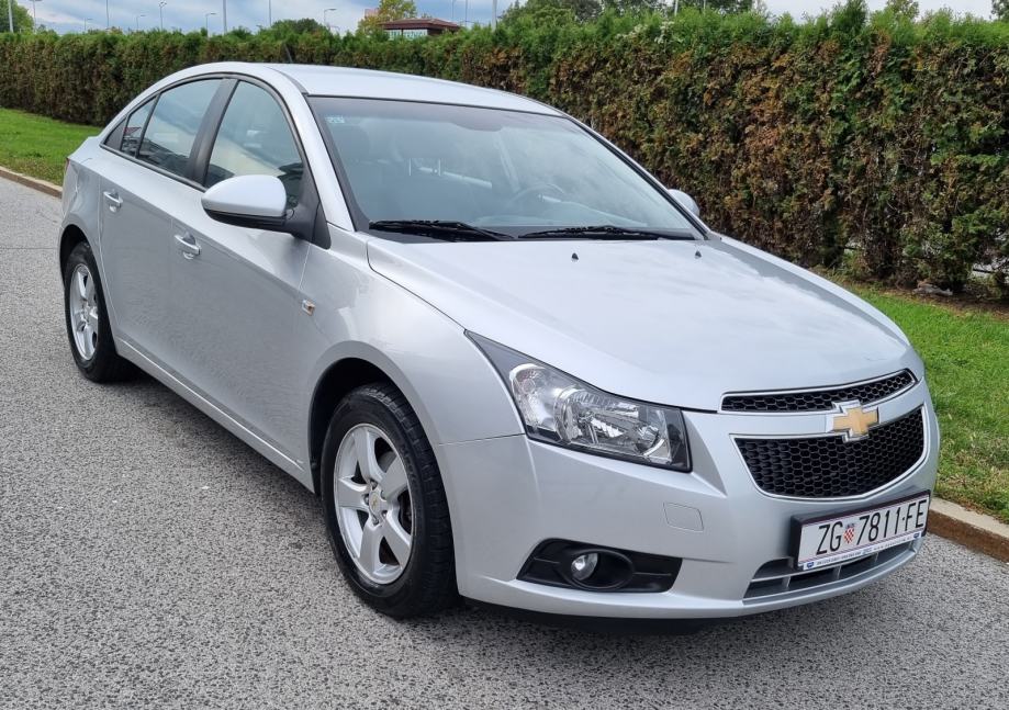 Chevrolet Cruze Ls Km Kupljen Nov U Hr God