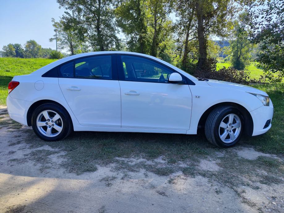 Chevrolet Cruze 1 8 Automatik Android Multimedija 2010 God