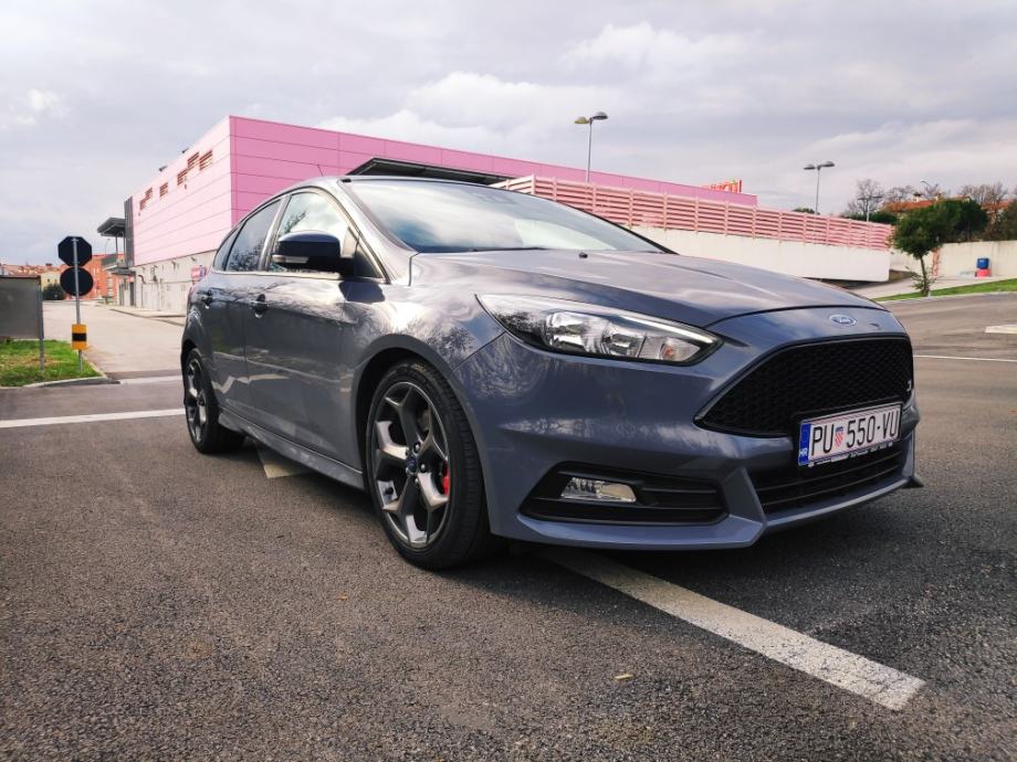 Ford Focus ST 2 0 tdci 184 KS samo 99500 km SAVRŠENO STANJE PRILIKA