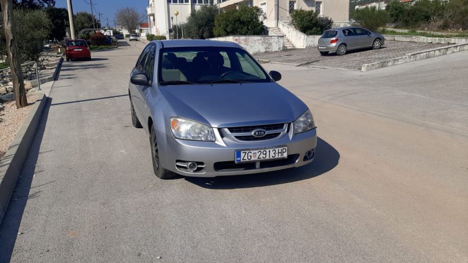 Kia Cerato 1 5 CRDi LX 2006 God