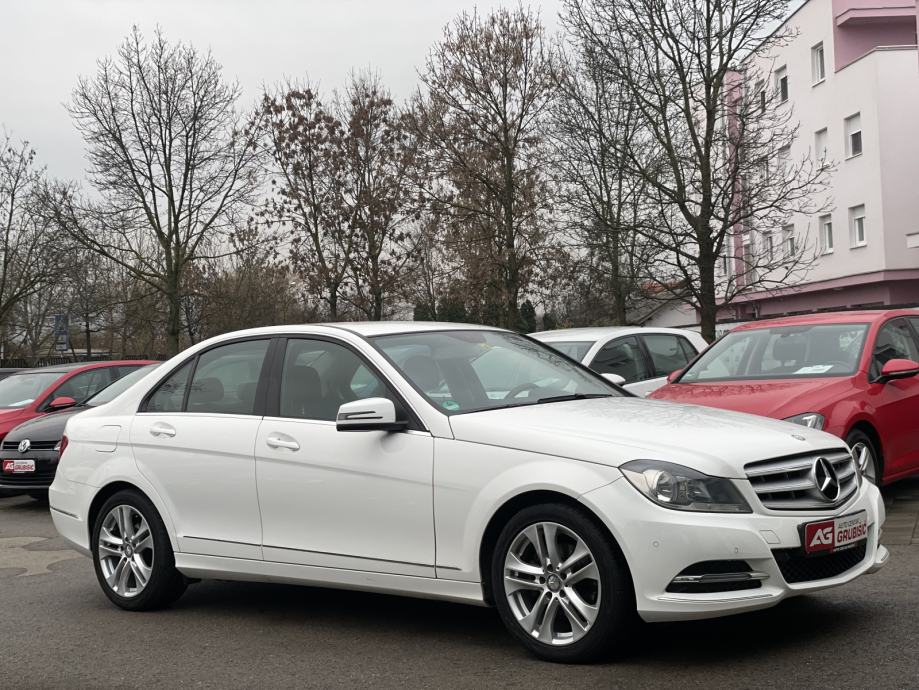 Mercedes Benz C 200 CDI Avantgarde Servisna Knjiga Top Stanje