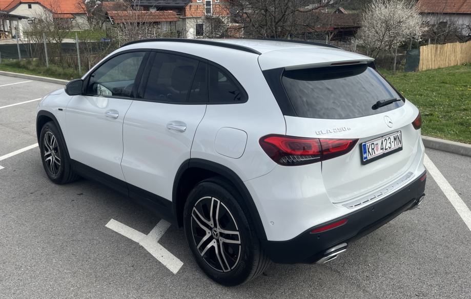 Mercedes GLA 250e AMG Plug In Hibrid SERVISNA 23000KM Top Stanje