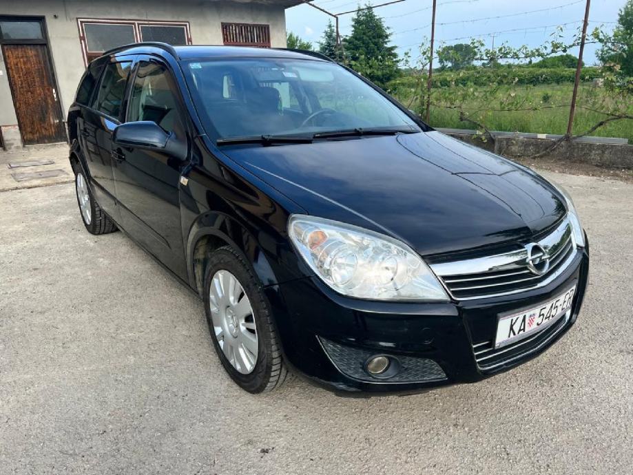 Opel Astra Karavan Caravan God