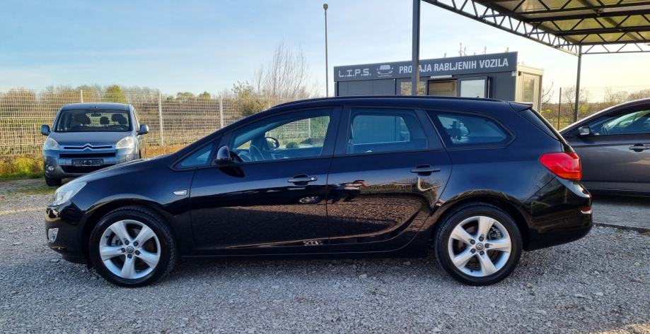 Opel Astra Sw Cdti Vlasnik Servisna Rezervirana God