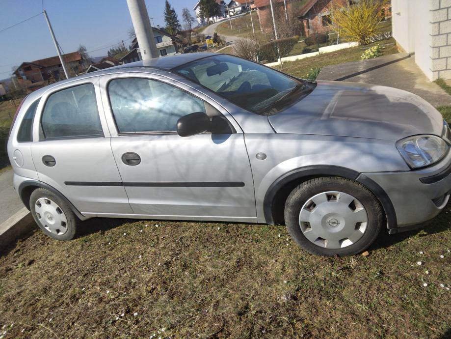 Opel Corsa Essentia God