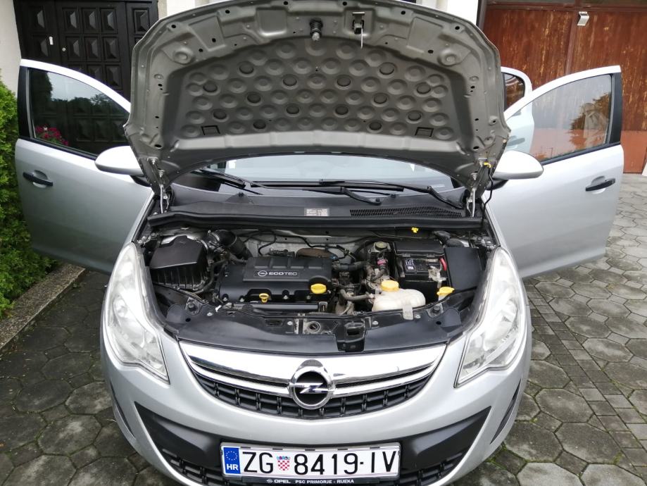 Opel Corsa Essentia God