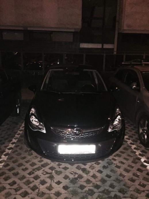 Opel Corsa Essentia God