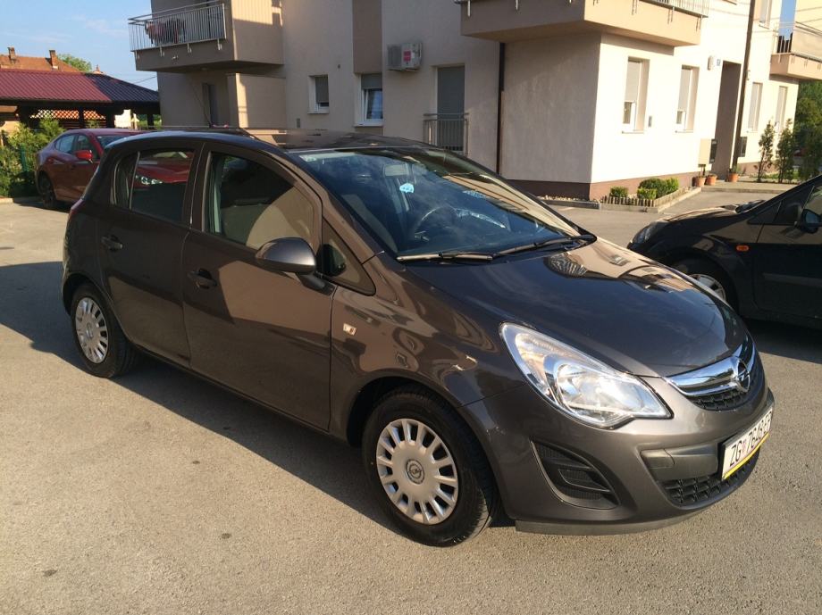 Opel Corsa Essentia Selection Plus 5 Vrata 1 2 63kW 85KS 2011 God