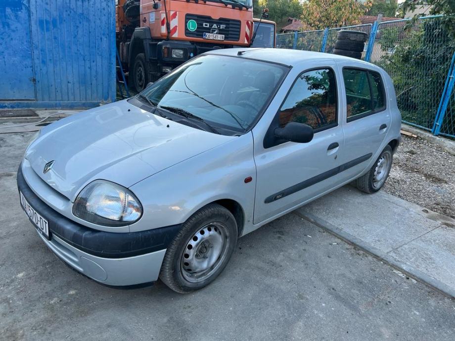 Renault Clio 1 2 Reg 1 Godinu 2001 God