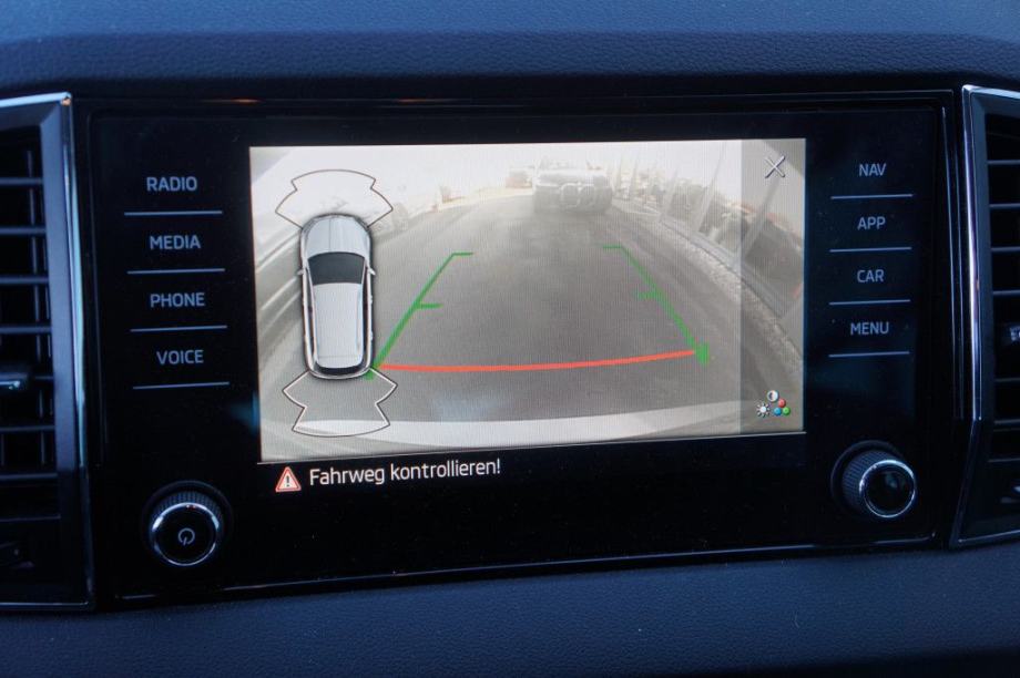 Škoda Karoq 2 0 TDI STYLE DSG ACC DIG COCKPIT NAVI KAM ALU LED 1 VL