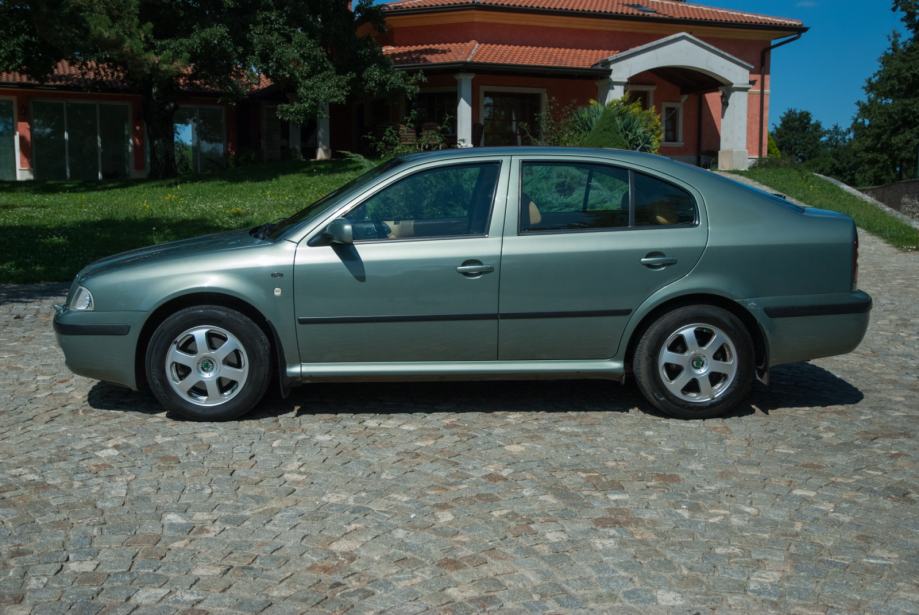 skoda-octavia-2.0-slika-39121515.jpg