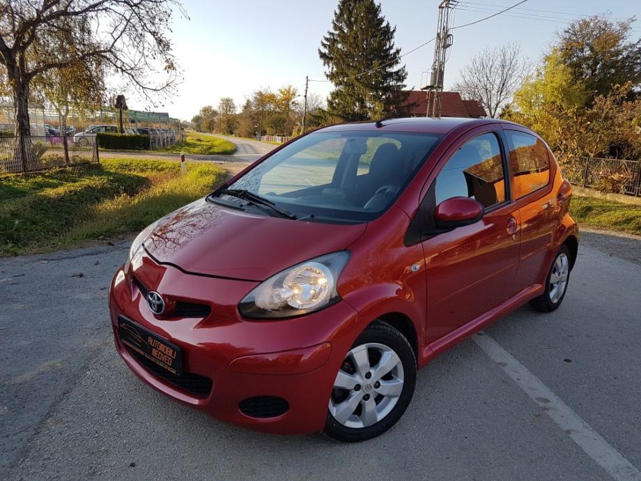 Toyota Aygo Vvt I Automatik Navig Na Ime Kupca Rezervirano