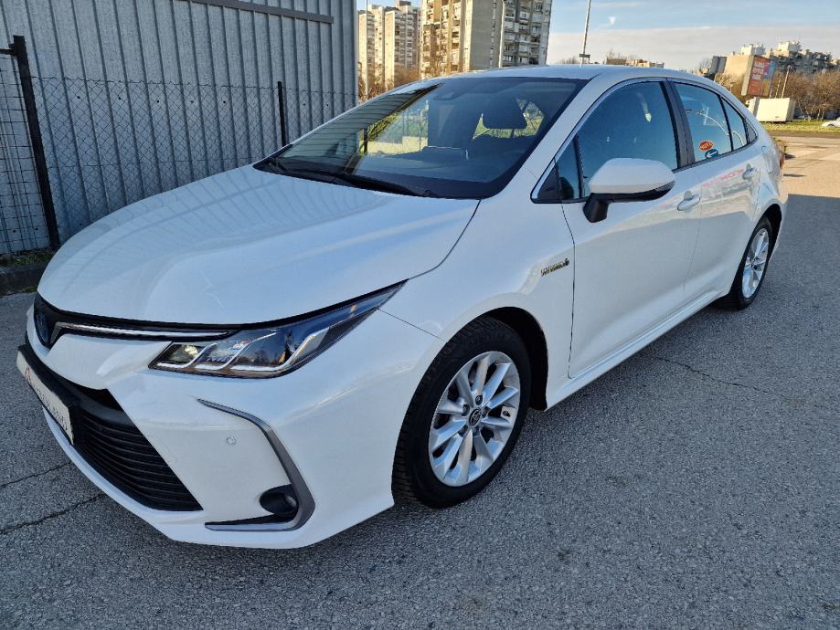 Toyota Corolla 1 8 Hybrid Automatik 2021 God 72000 Km Garancija 2021 God