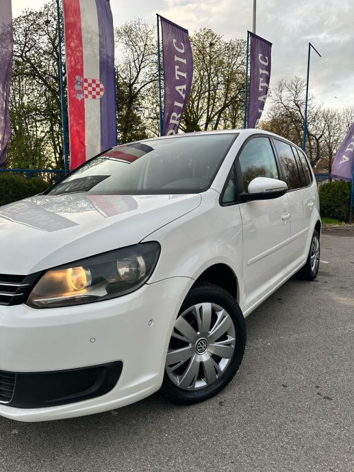 Vw Touran Dsg Tdi Pdcpark Asistklimatempomatveliki Servisnovo