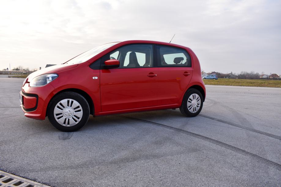 VW Up 1 0 up Kupljen nov u HR 5 vrata Odlično stanje 2013 god