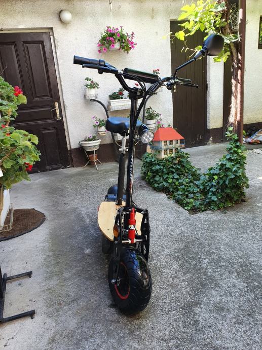 Elektro Skuter Romobil EFlux Freeride PRO 1600 Watt 48V E Scooter