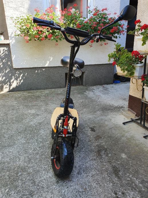 Elektro Skuter Romobil EFlux Freeride PRO 1600 Watt 48V E Scooter