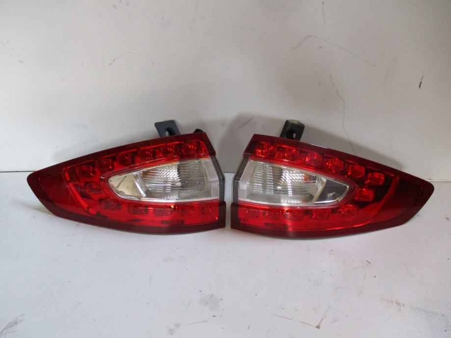 FORD MONDEO MK5 KARAVAN LED LAMPE ZADNIJE DESNA LIJEVA