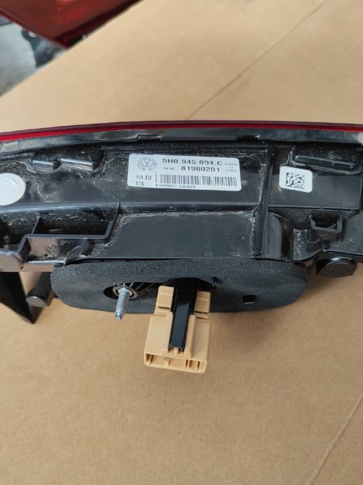 VW golf 8 VIII zadnja desnaa unutarnja štop lampa svjetlo 5H0945094C