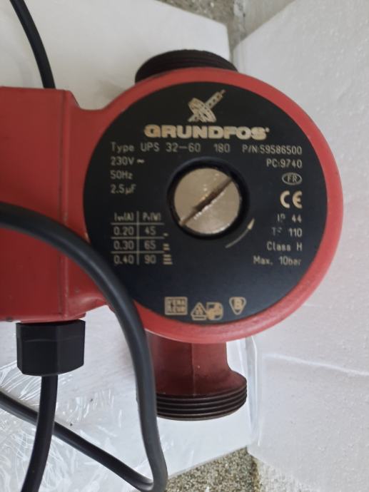 Cirkulacijska Pumpa GRUNDFOS UPS 32 60 180