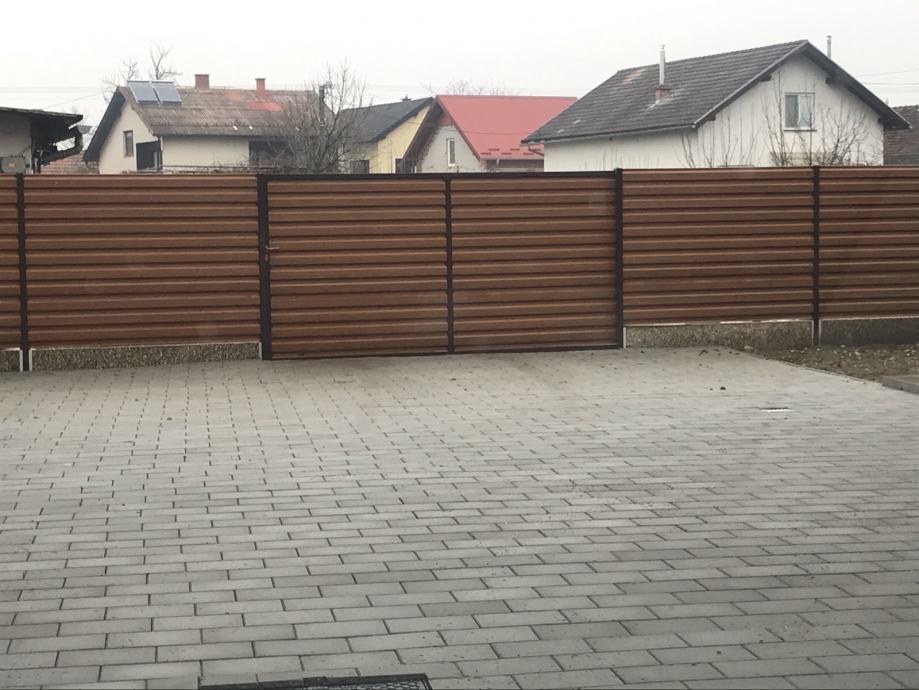 Moderne Metalne Ograde U Imitaciji Drva Trajno I Kvalitetno