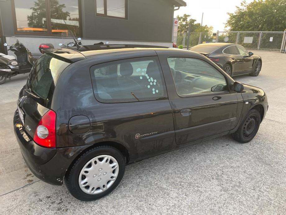 Renault Clio 1 2 16V 2005god ostećen u voznom stanju prodajem 2005 god