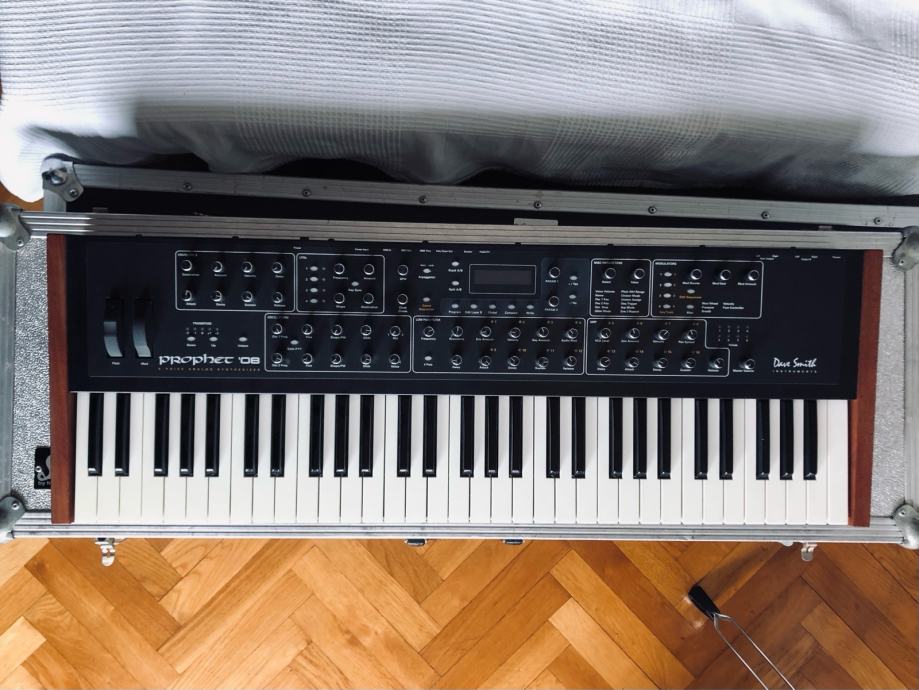 Dave Smith Instruments DSI Prophet 8 PE