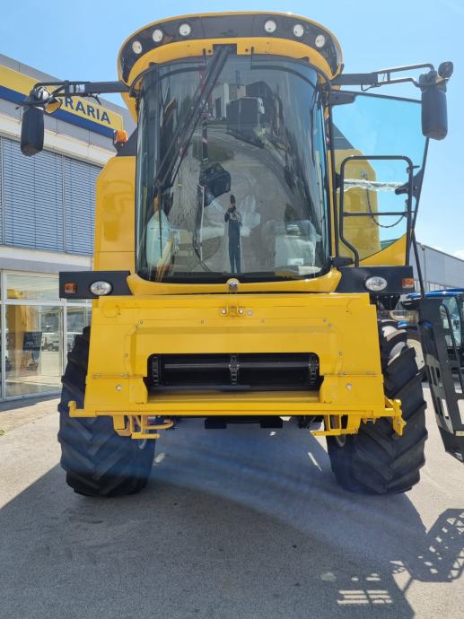 Kombajn New Holland TC5 90