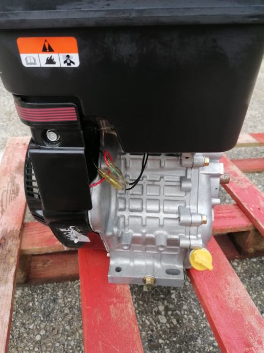 Briggs Stratton Motor Za Kosilicu NOVO