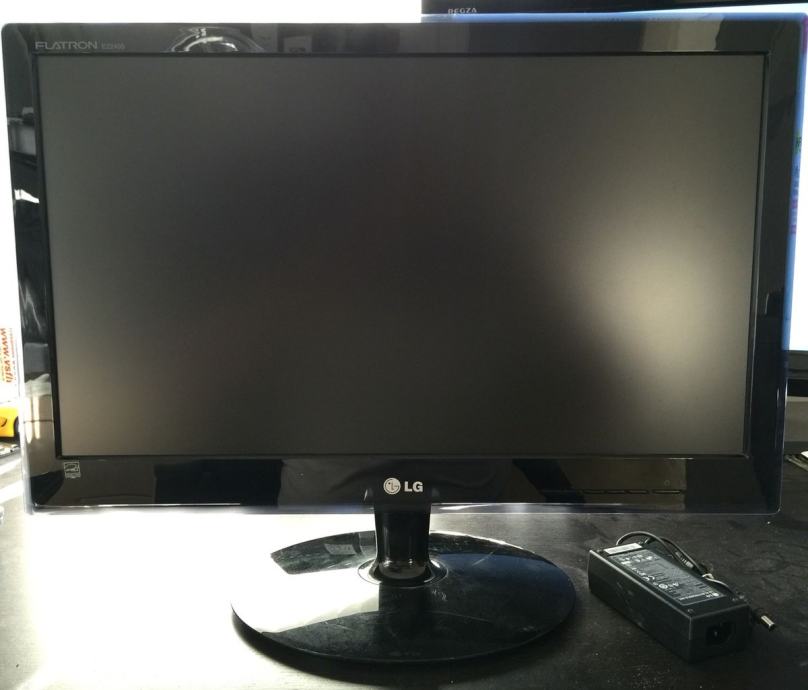 LG Flatron E2240 LED Monitor 22 Full HD Ispravan