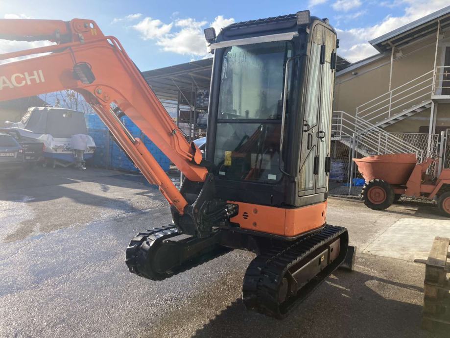 HITACHI 30U 2