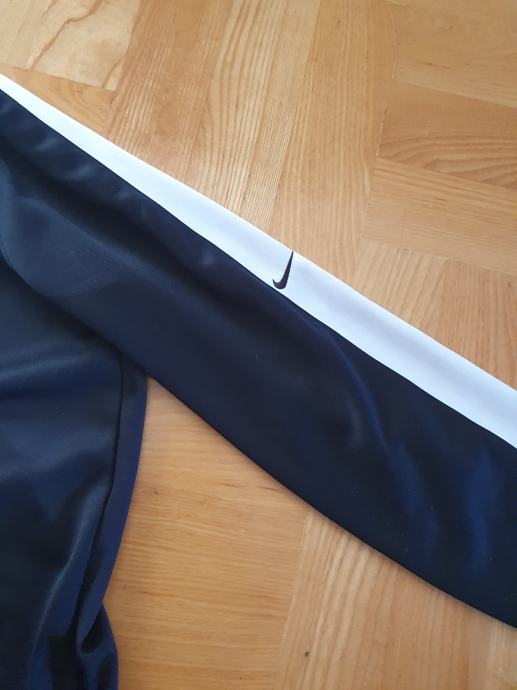 Nike Trenirka Gornji I Donji Nike Swoosh Br M Novo