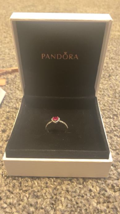 PANDORA Elevated Red Heart Ring