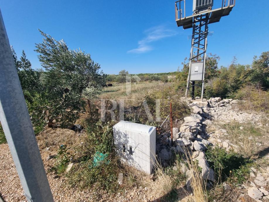 Gra Evinsko Zemlji Te Poslovno Stambena Zona Pirovac M