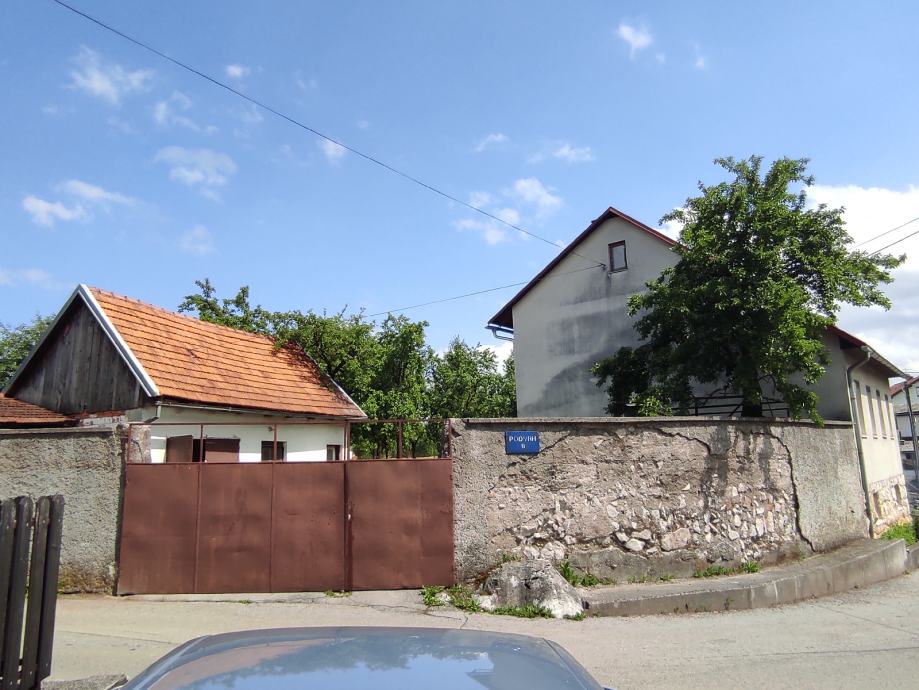 Kuća u Ogulinu 9x10 140m² stan podrum potkrovlje vrt 1540m² 098301774