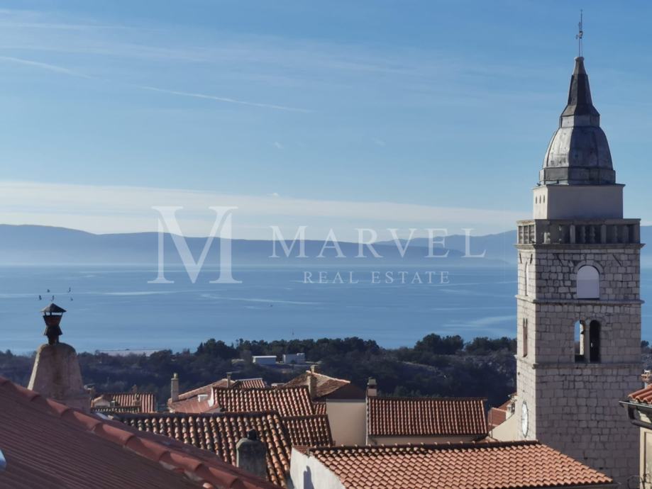 Kuća Otok Krk Omišalj u staroj gradskoj jezgri s okućnicom prodaja