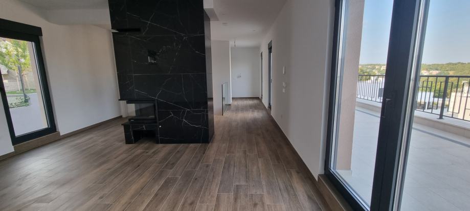 NOVOGRADNJA 5 SOBAN PENTHOUSE S VRTOM I GARAŽOM NA SV DUHU