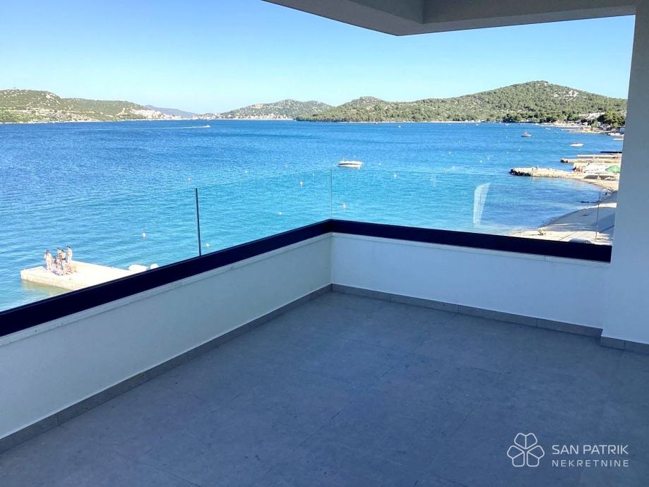 Otok Murter Luksuzan 3 S apartman prvi red do plaže pogled na more