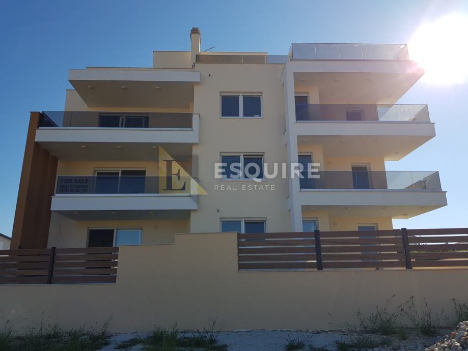 PAG POVLJANA Dvosoban Apartman S Vrtom 77m2