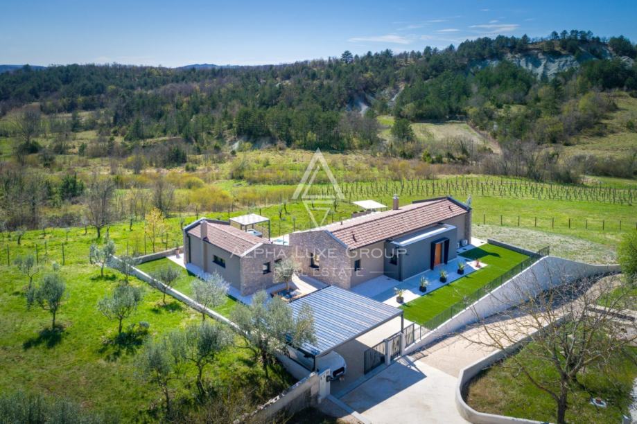 Prekrasna Ku A Na Osami Sa Pogledom Na Prirodu Istra Buzet Prodaja