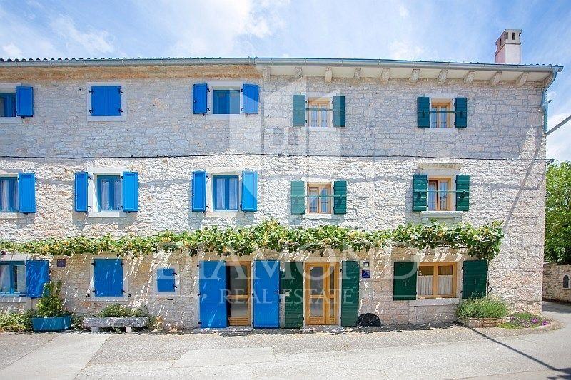 Rovinj okolica dvije kamene kuće s bazenom prodaja