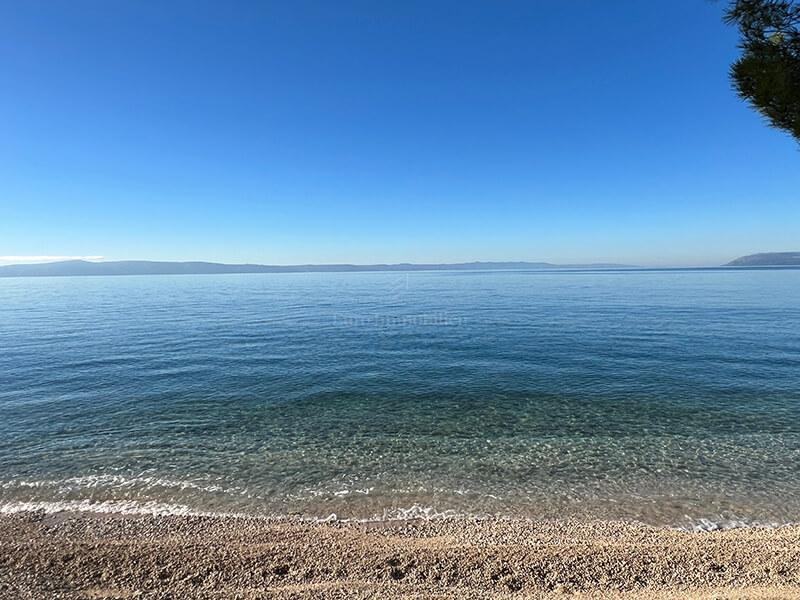 Tučepi stan u prvom redu do plaže prodaja