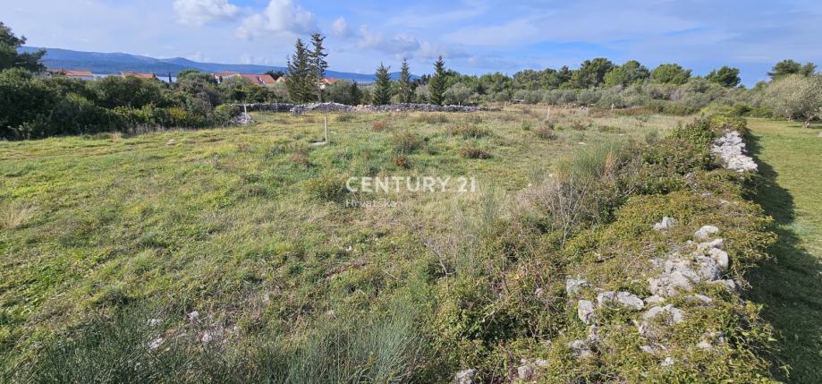 Turanj građevinsko zemljište površine 2 193 m2 cca 31 x 70 s pogledo