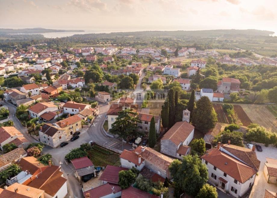 Zemljište sa pravomoćnom građevinskom dozvolom za izgradnju kuće