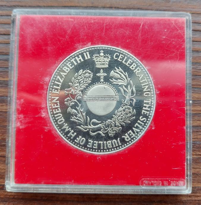 H M Queen Elizabeth II Silver Jubilee Crown Coin 1952 1977